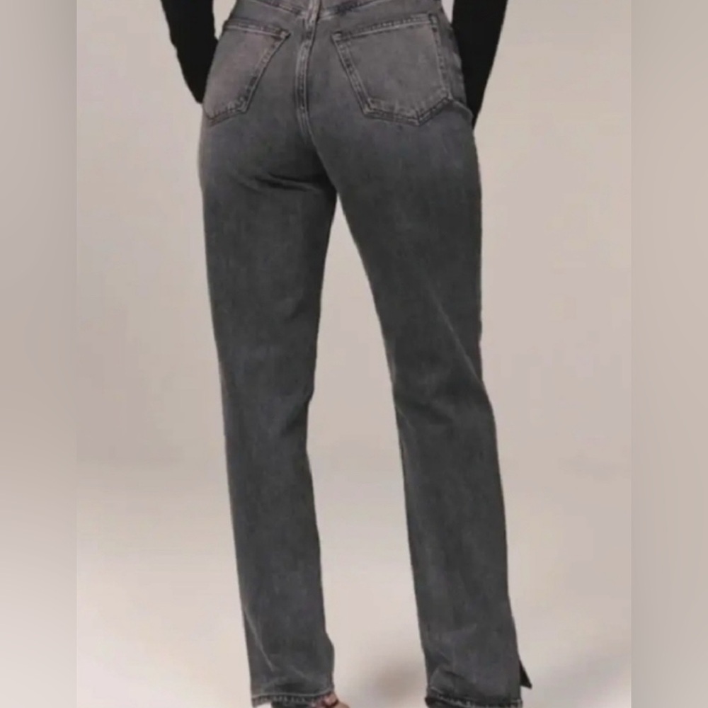 A&F - The 90’s Straight Ultra High Rise Curve Love Jeans - Picture 4 of 16